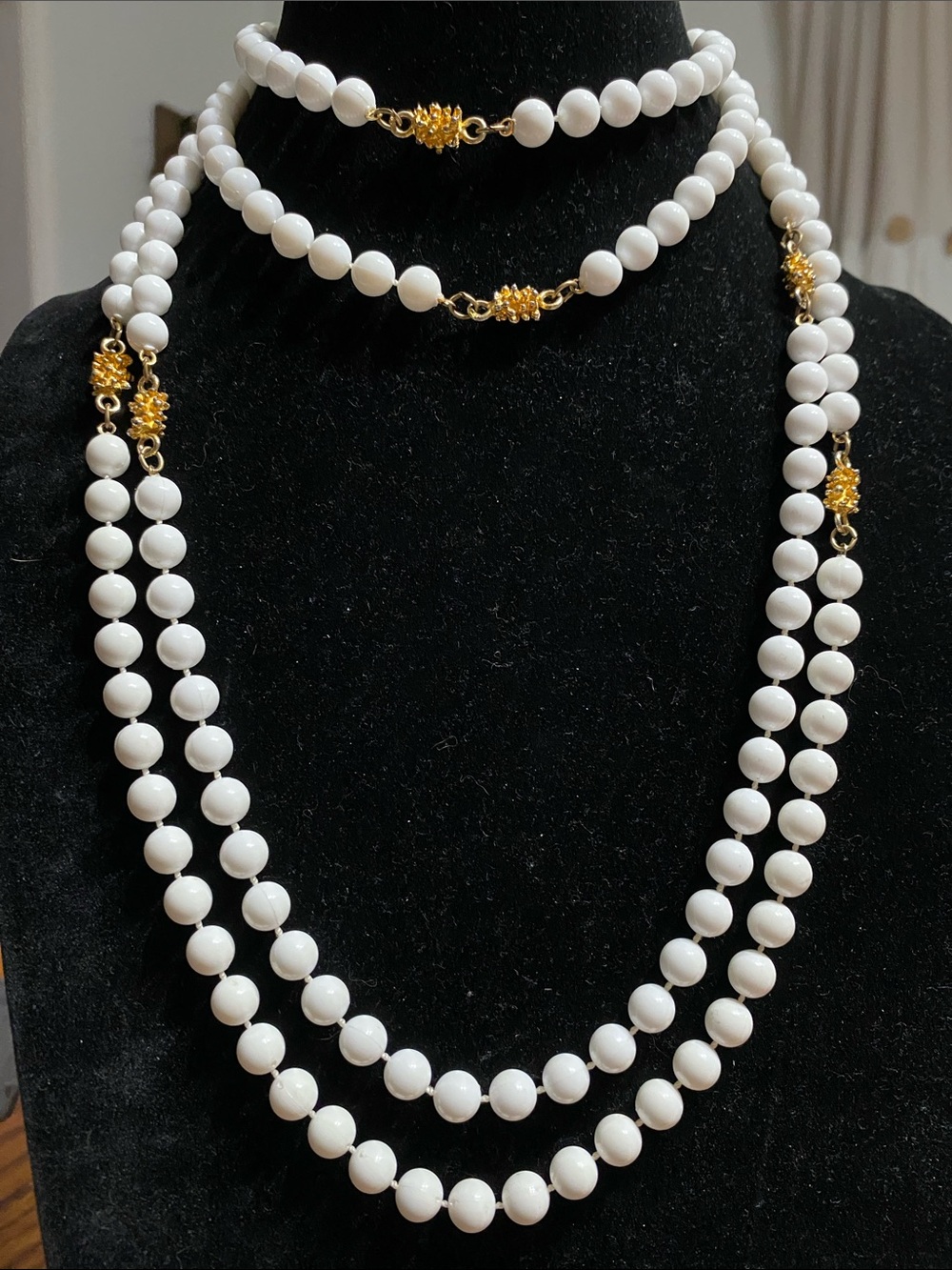 VTG Classic White Beaded Necklace with Gold Pinecone Accents